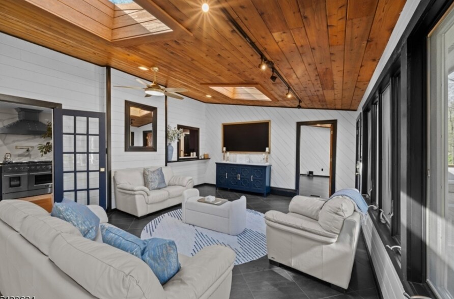 Building Photo - 37 Lurline Dr