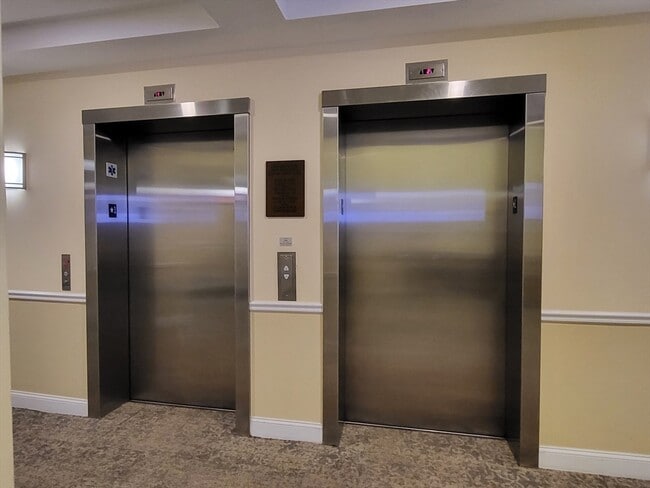 Building Photo - 295 Salem St