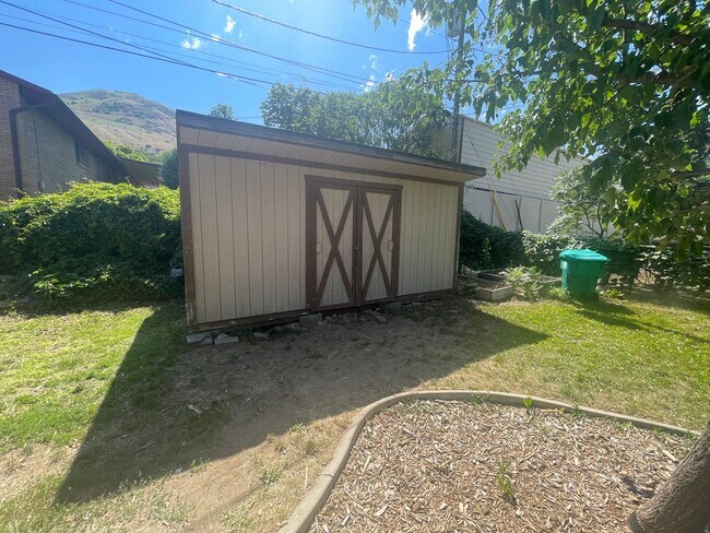 Building Photo - 550 E 250 N