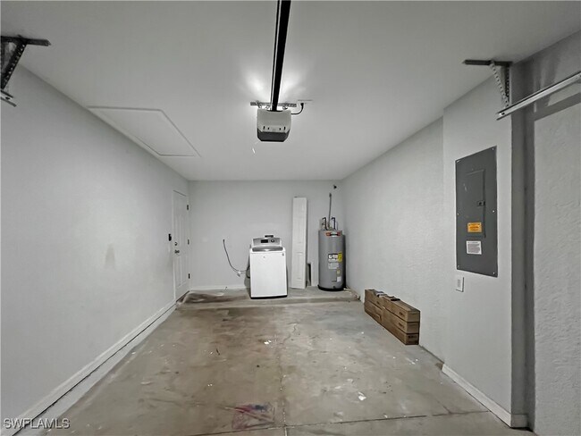 Building Photo - 1304 W 12th St