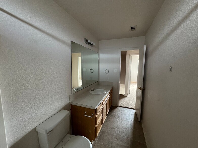 Building Photo - 1602 Aztec Trce