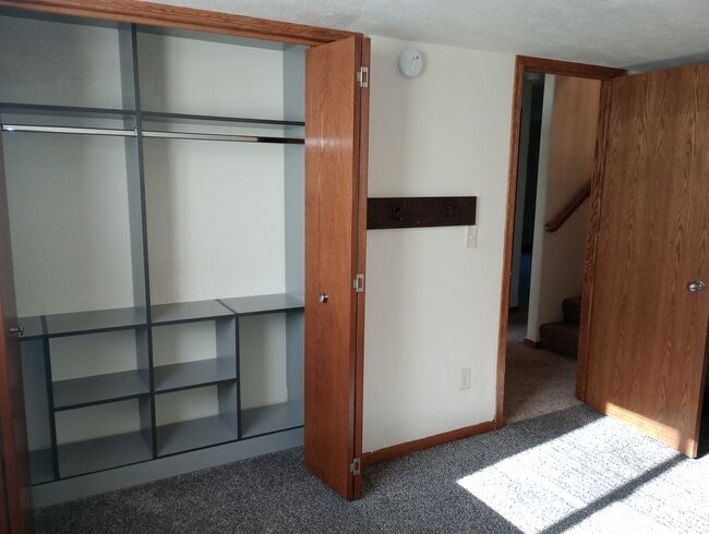 Building Photo - Three bedroom two bathroom twin home