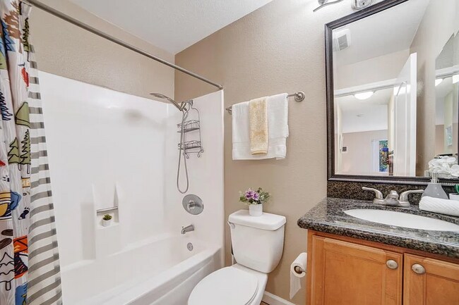 Building Photo - WOW!! Great Price and Great Location!