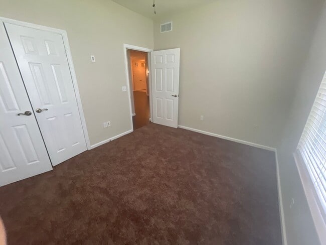 Building Photo - Affordable Elegance! 3 Bed 2 Bath Condo in...