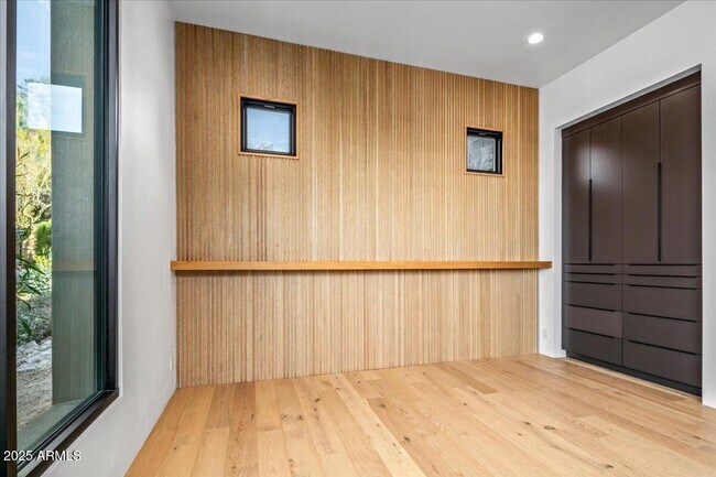 Building Photo - 10249 E Joy Ranch Rd