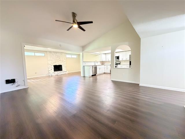 Building Photo - 706 Jamestown Dr