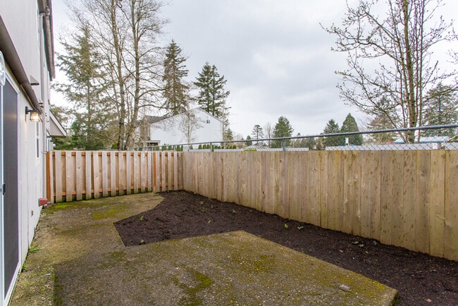 Building Photo - Completely remodeled with Washer/Dryer in ...