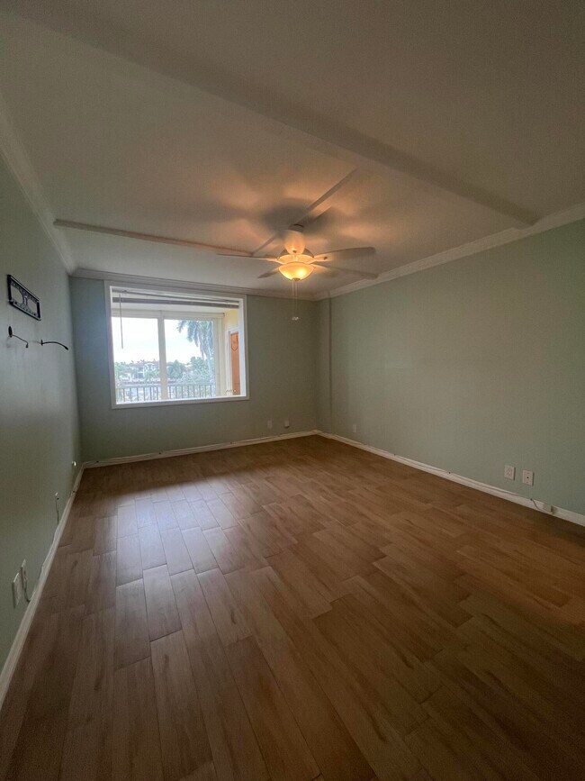 Building Photo - 3224 S Ocean Blvd