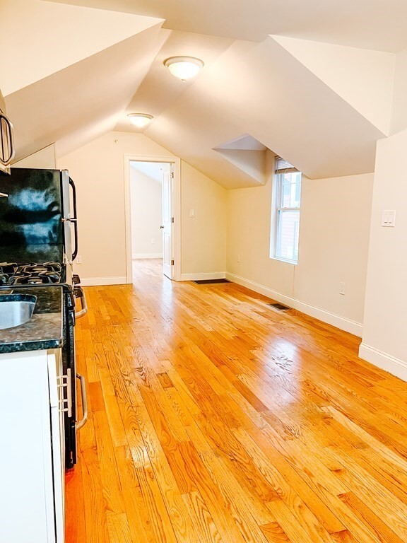 Building Photo - 240 Prospect St