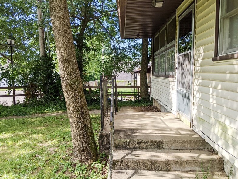 Building Photo - Clark Triplex