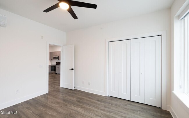 Building Photo - 33 Centre St