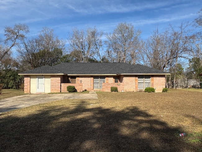 Building Photo - 2621 Norwich Dr