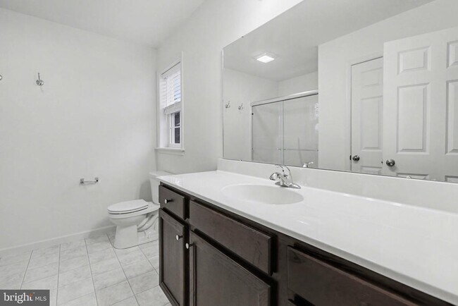 Building Photo - 7867 Oakbrook Dr