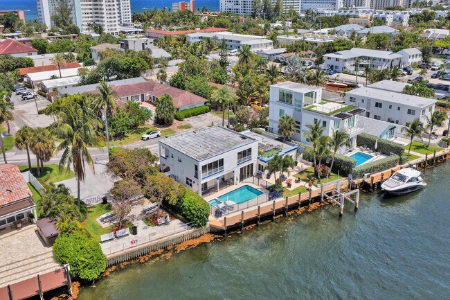 Building Photo - 1717 N Riverside Dr
