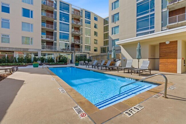 Building Photo - 210 Lee Barton Dr