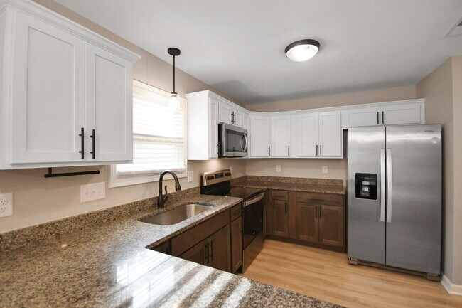 Building Photo - Pet Friendly Three Bedroom!