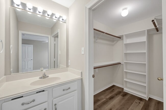 Building Photo - 12102 Mustang Ave