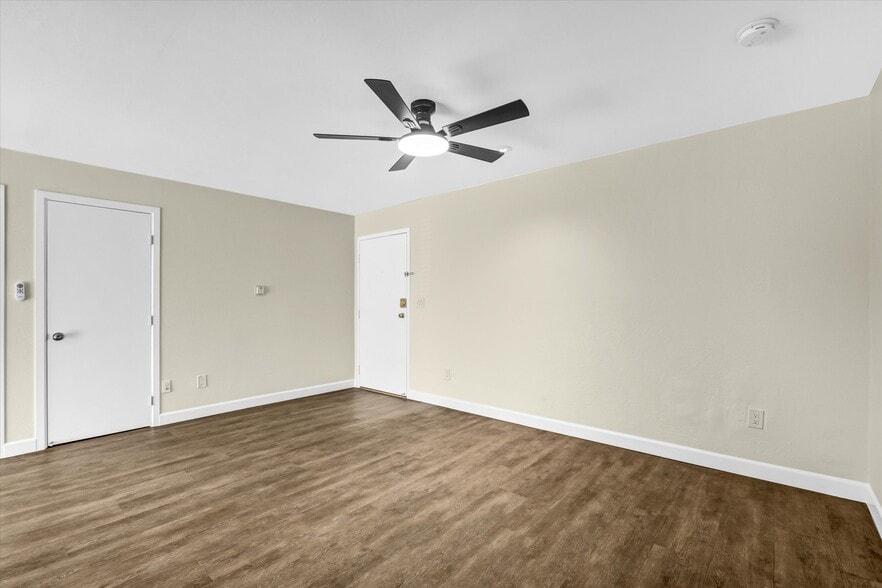 Building Photo - 18530 Hatteras St