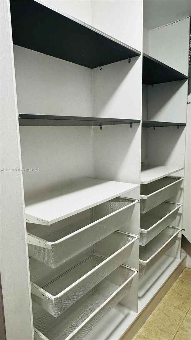 Building Photo - 2038 SW 57th Ct
