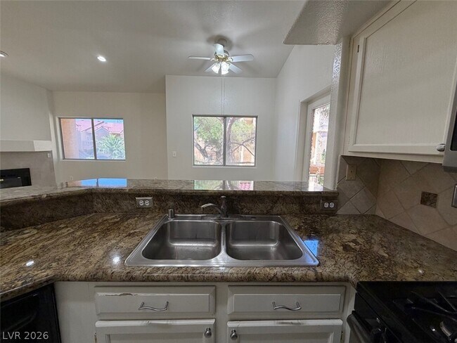 Building Photo - 900 Heavenly Hill Ct
