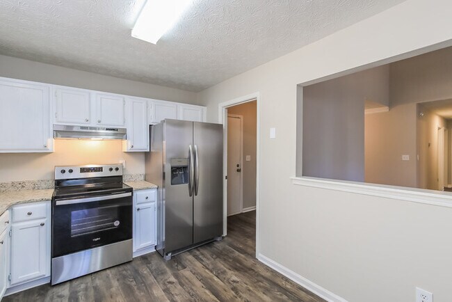 Building Photo - Fantastic 3bd/2ba home! Coming soon!