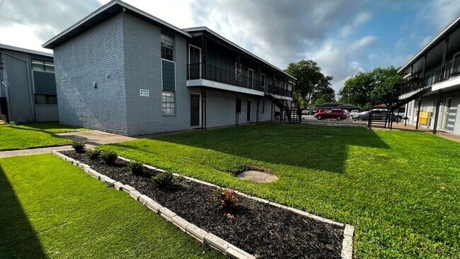 Primary Photo - 427 Hollyvale Dr