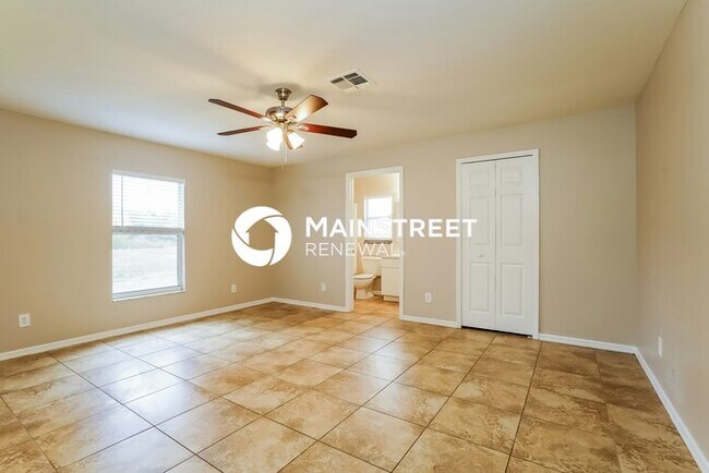 Building Photo - 3 Bedroom Pet-Friendly Home in lehigh acres, FL with Main Street Renewal