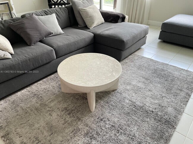 Building Photo - 10000 W Bay Harbor Dr