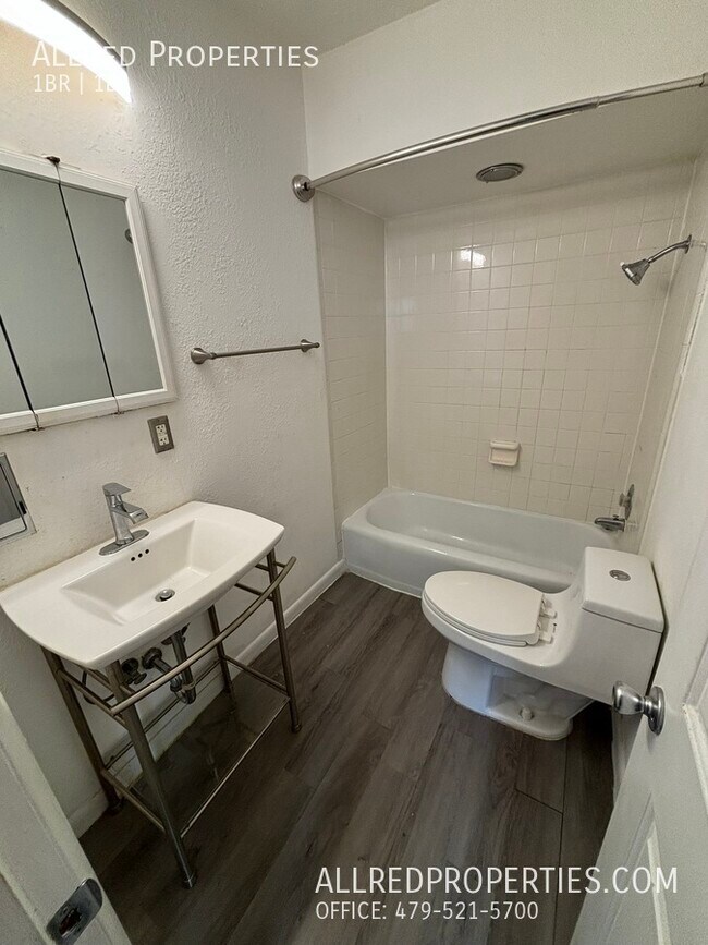 Building Photo - 621 N Leverett-3