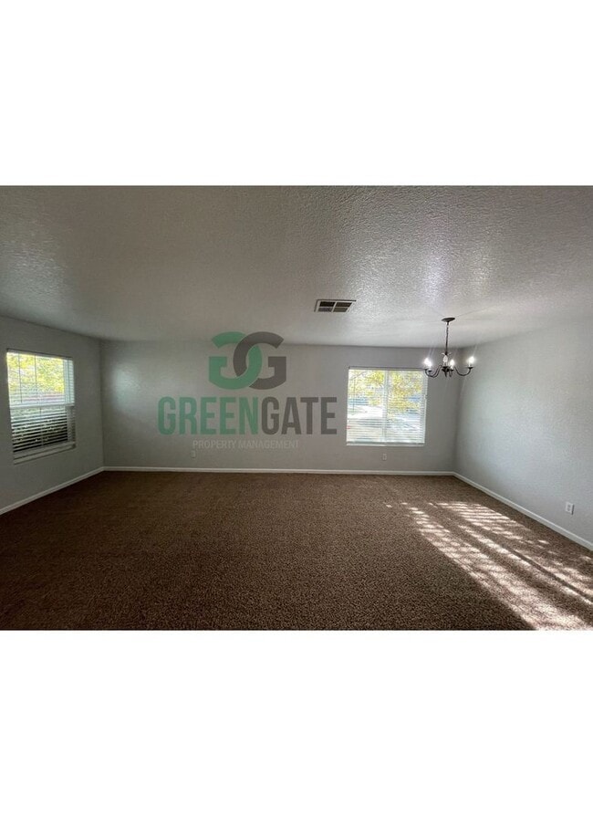 Building Photo - Two story 4 bedroom, 2.5 bath home in Stoc...