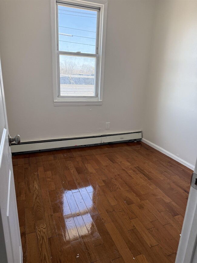 Building Photo - 54 Gates Ave