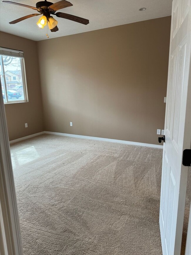 Building Photo - Condominium with Clubhouse: includes POOL and WORKOUT ROOM