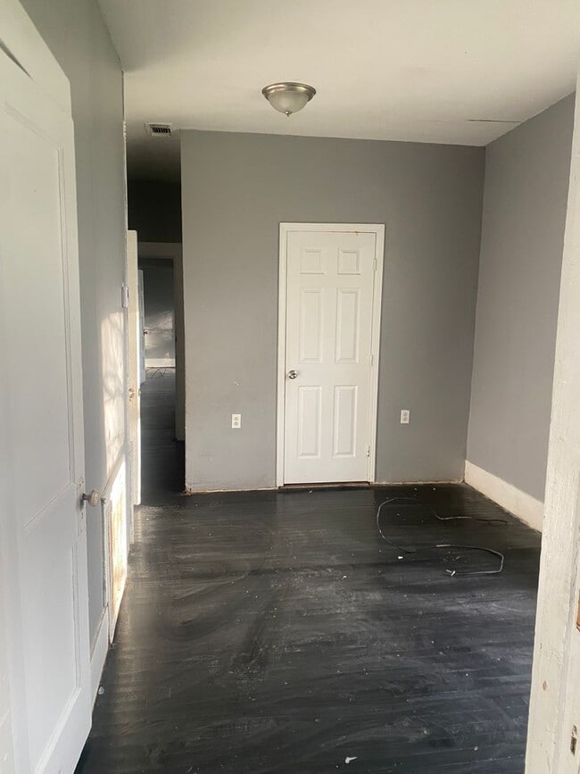 Building Photo - 2222 Carleton St