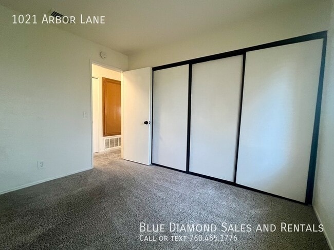Building Photo - 1021 Arbor Ln