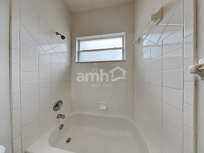 Building Photo - 2722 Cullens Ct