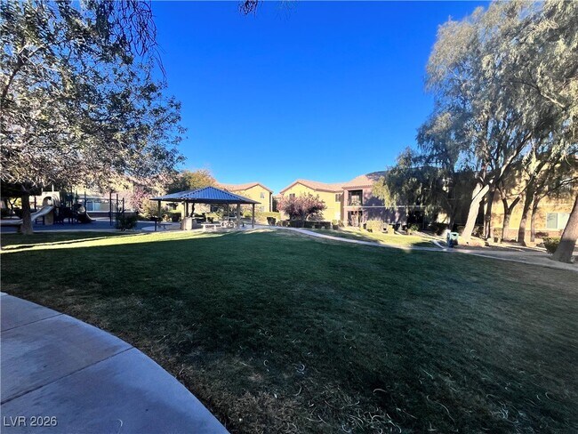 Building Photo - 6868 Sky Pointe Dr