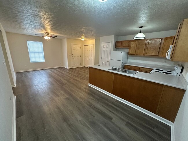 Building Photo - 1659 W Kole Dr