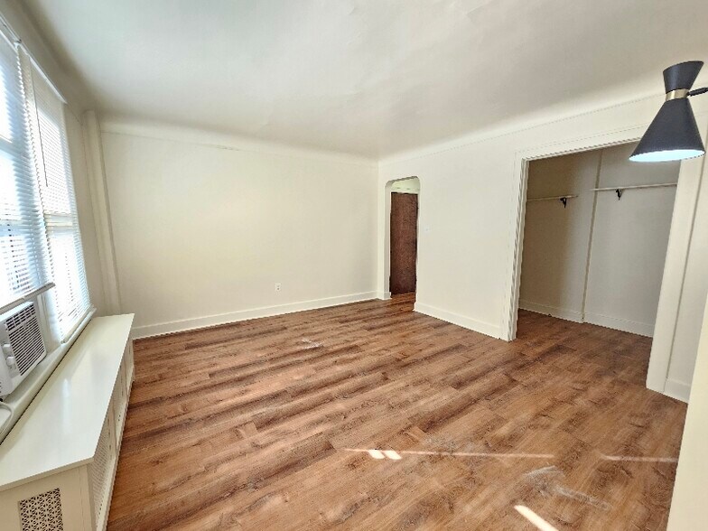 Building Photo - 808 N Main St