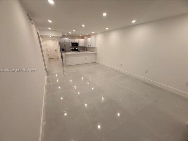 Building Photo - 6070 W 19th Ave