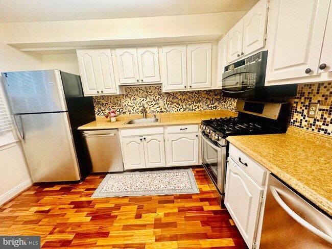 Building Photo - 732 Quince Orchard Blvd
