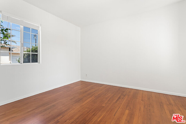 Building Photo - 13219 S Clydepark Ave