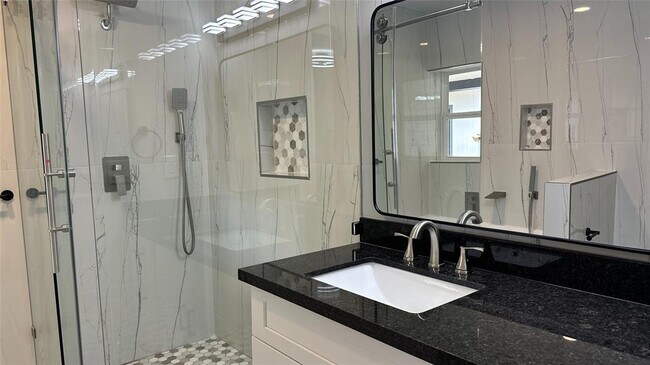 Building Photo - 136 Cherry Tree Ln