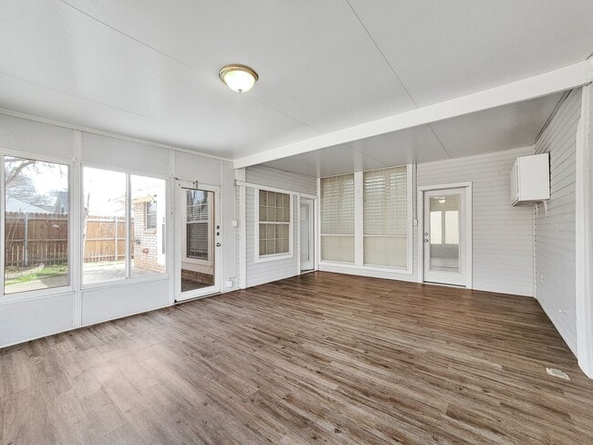 Building Photo - Charming 3-Bed, 2-Bath Home in Bedford with Garage Parking