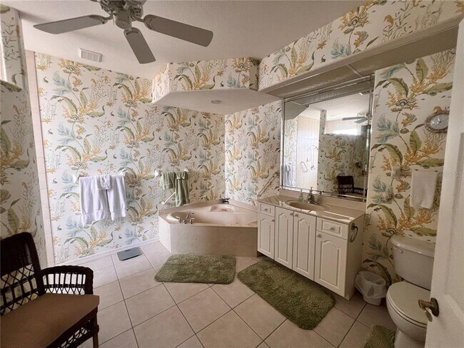 Building Photo - 5480 Sea Edge Dr