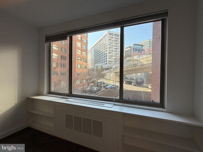 Building Photo - 1121 Arlington Blvd