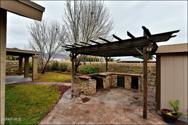 Building Photo - 5005 Moon Ranch Ln