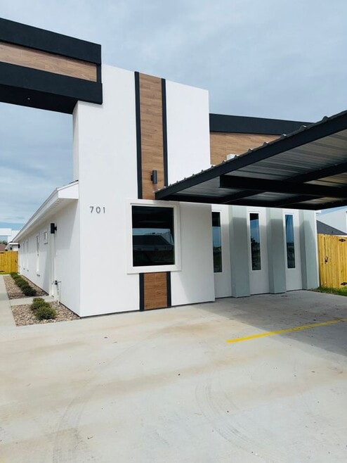 Building Photo - 701 N Onyx Ave