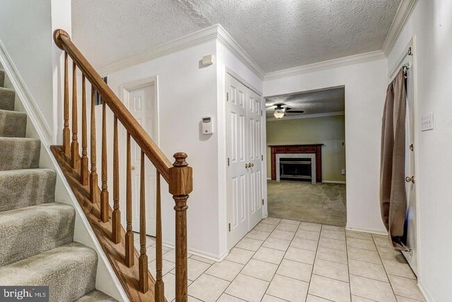 Building Photo - 6263 Woodcrest Dr