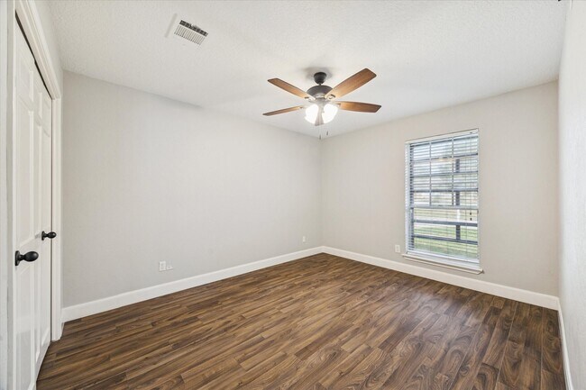 Building Photo - 2511 Nelwood Dr