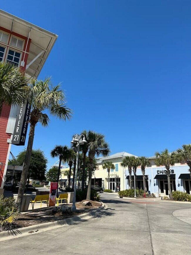 Building Photo - 17462 Front Beach Rd